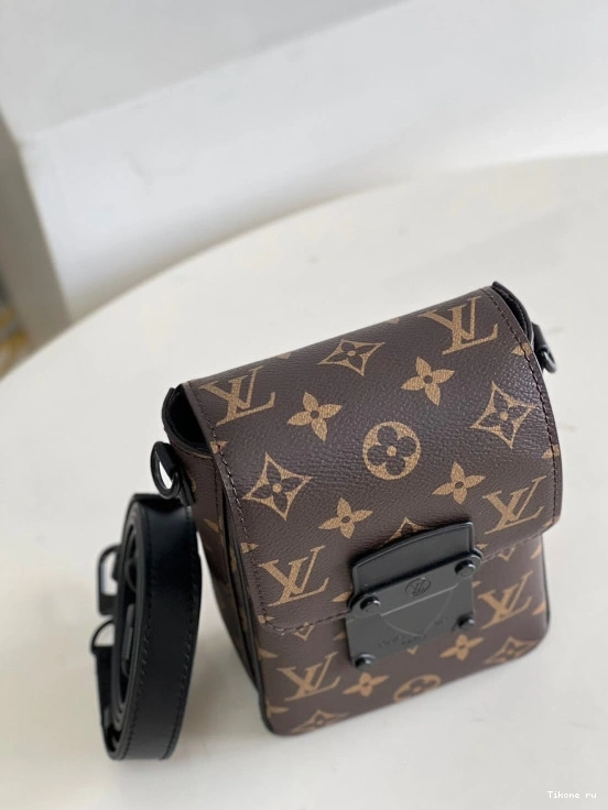 Cheap WEARABLE VUITTON VERTICAL S-LOCK LOUIS WALLET 0804